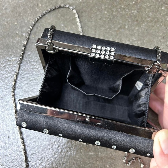 Black Silver Sequined Evening Clasp Chain Crossbody Bag - Picture 5 of 6